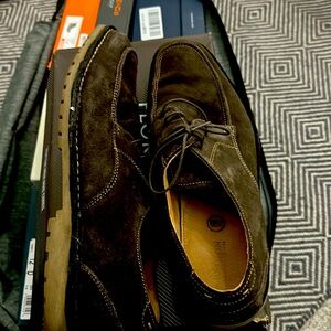 Florsheim Size 12 casual chocolate brown suede shoes.